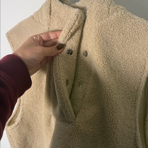 NWOT Anthropologie Pilcro cropped sherpa vest in beige One size - Picture 6 of 13